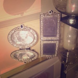 Set of 2 picture frames.